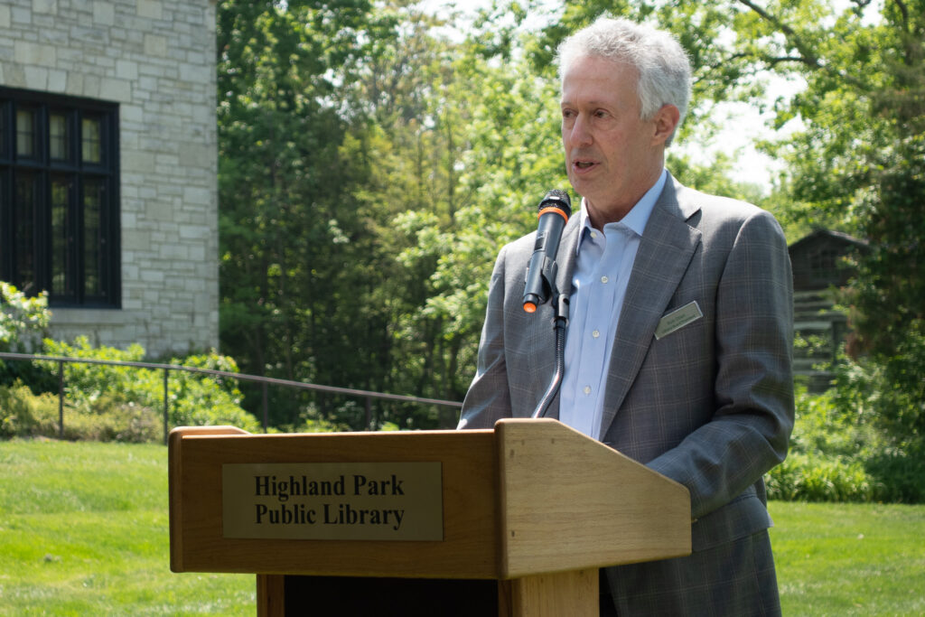 Library Board President Rob Olian speaks at the podium.